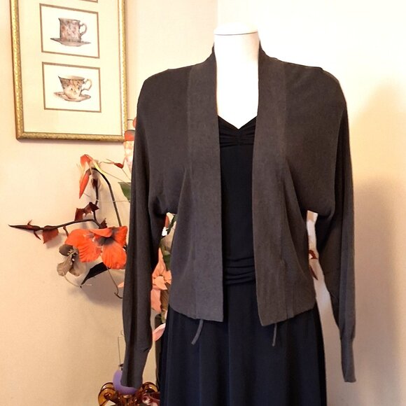 NWOT Woman's Stills Shrugs Batwing Sleeves Gray Cardigan Knitwear Sweater 6 S - Picture 3 of 10